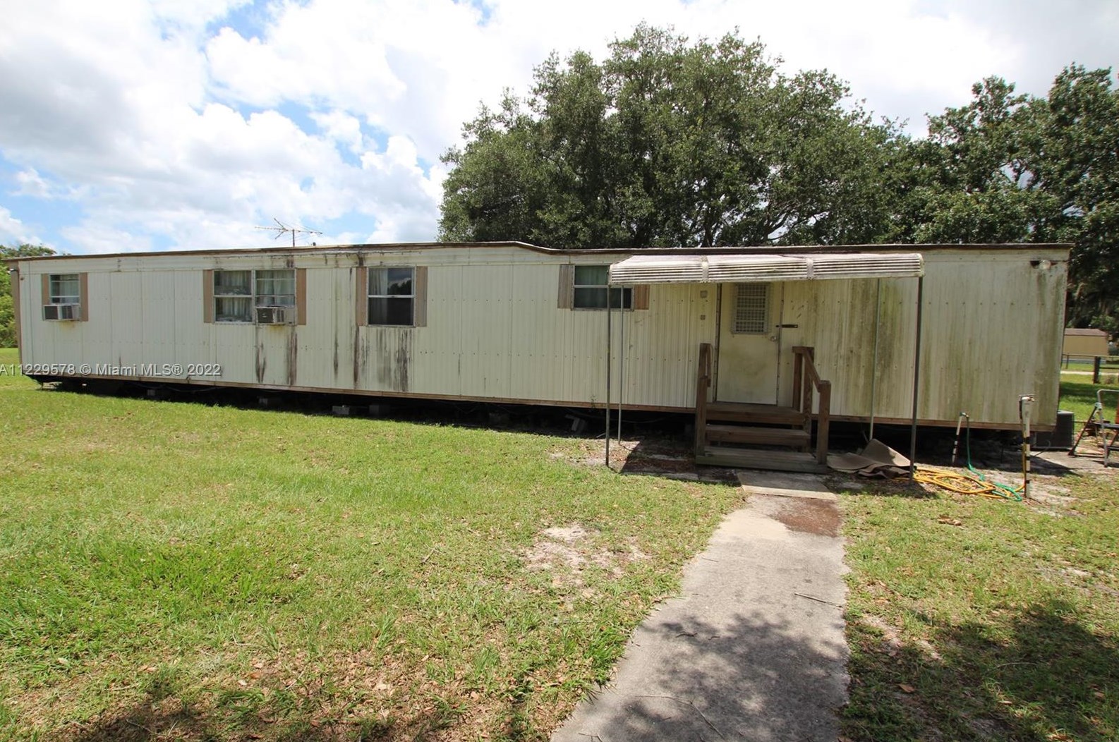 2472 63rd Ave, Okeechobee, FL 34974-1235