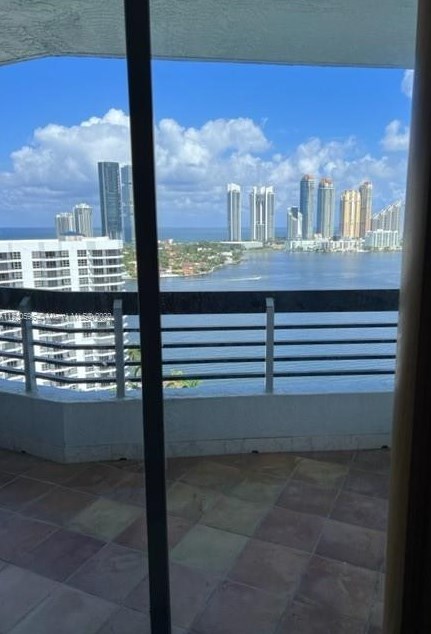 3530 Mystic Pointe Dr #2211, Miami, FL 33180