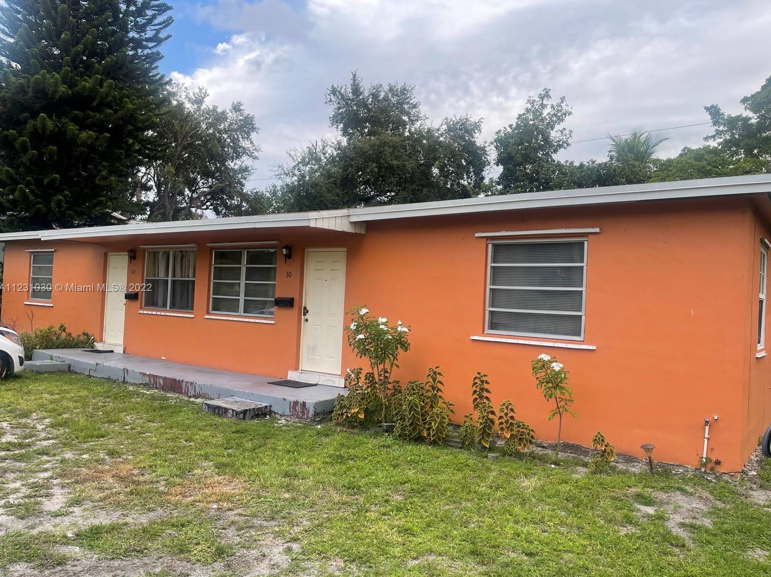 30 186th Ter, Miami, FL 33169-4012