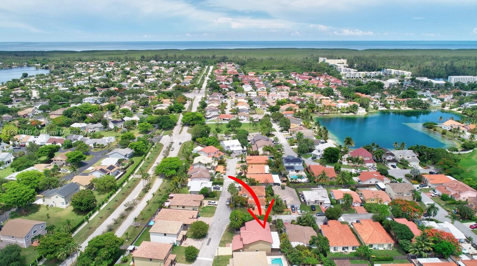 8646 207th Ter, Miami FL  33189-3838 exterior