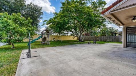 10939 Nashville Dr, Hollywood FL  33026-4905 exterior