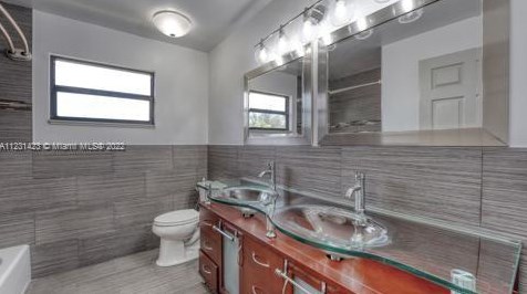 10939 Nashville Dr, Hollywood FL  33026-4905 exterior