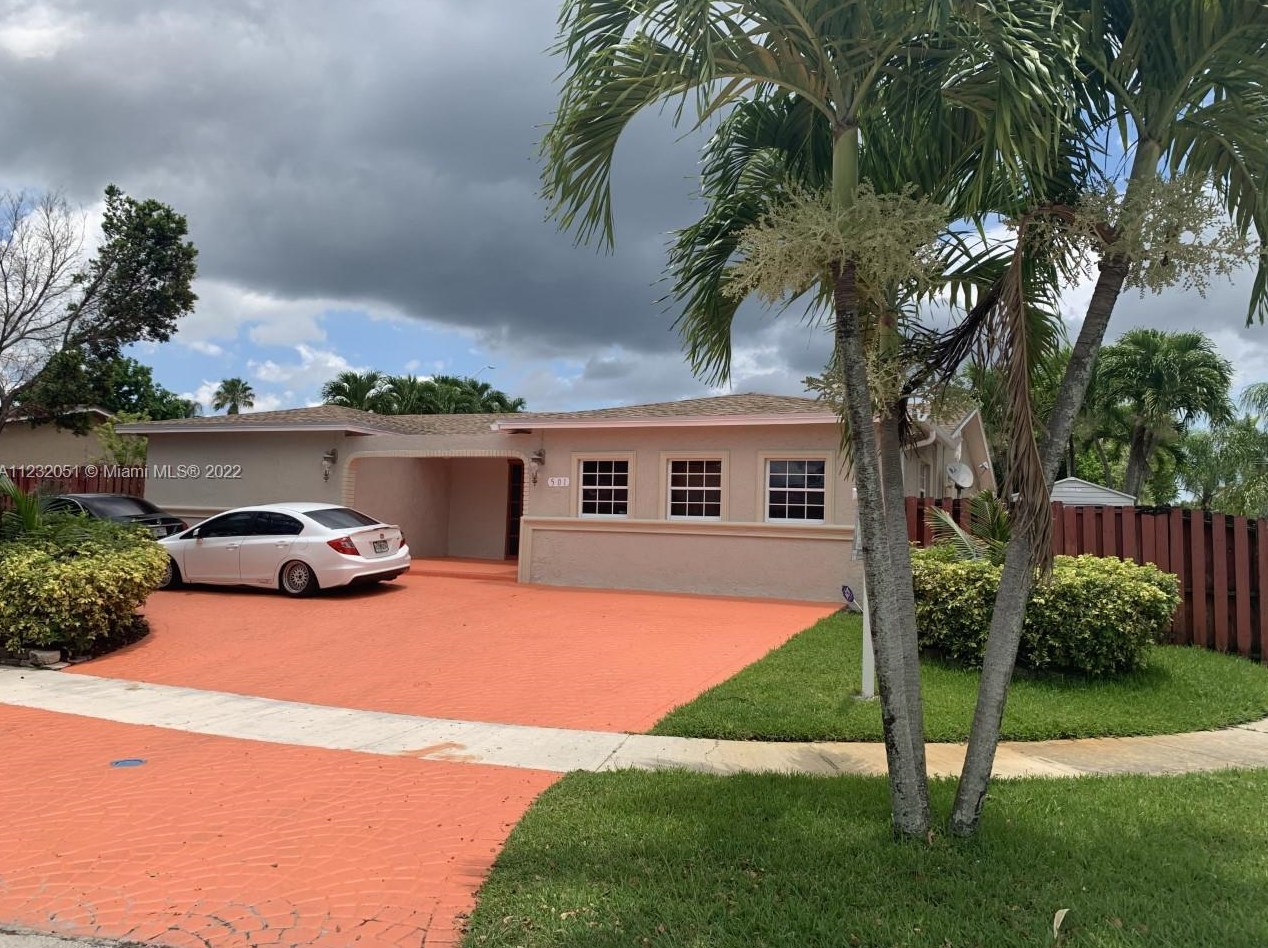 501 89th Ter, Hollywood FL  33024-6426 exterior