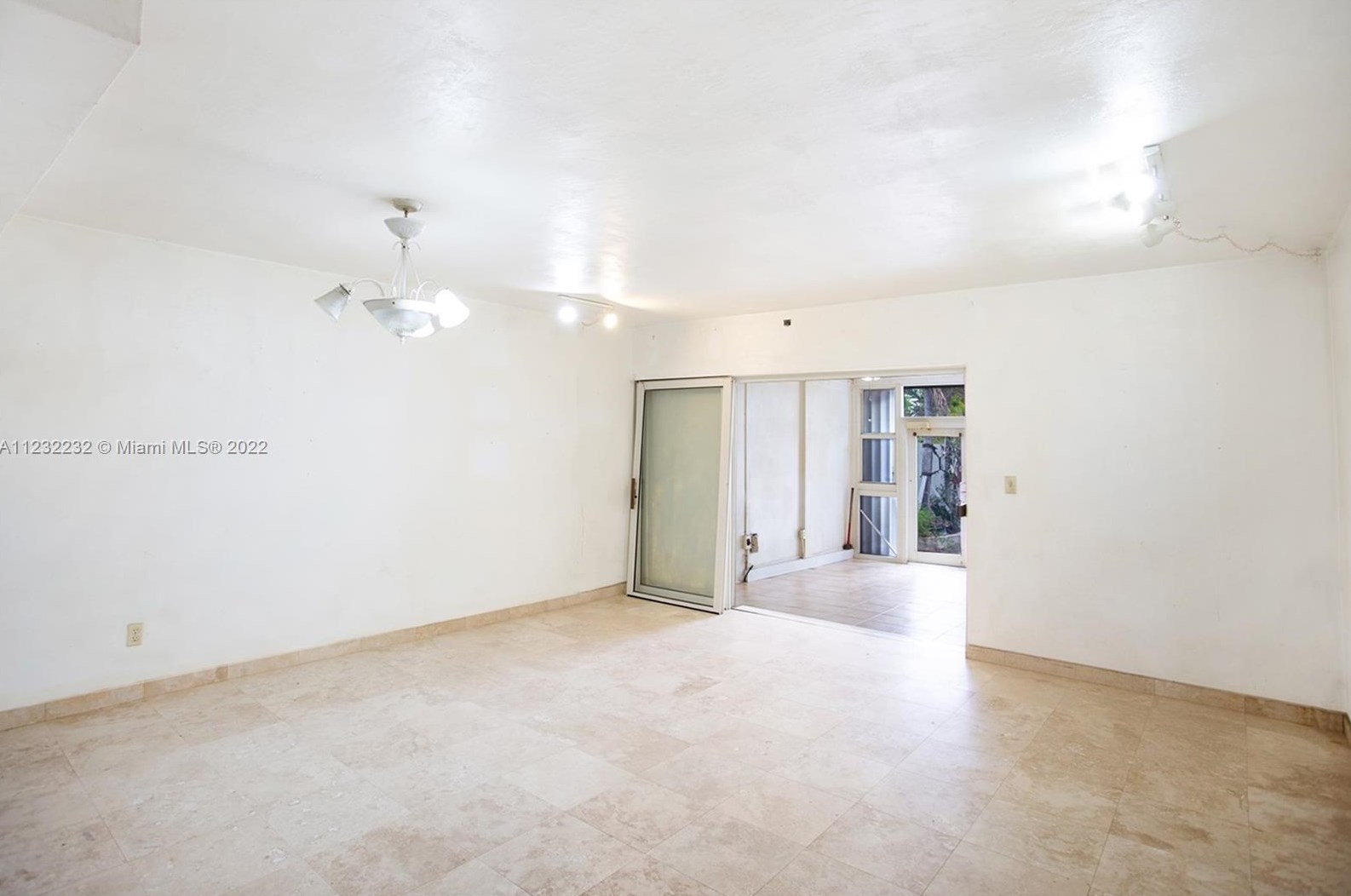 1880 W 72nd St #0, Hialeah, FL 33014