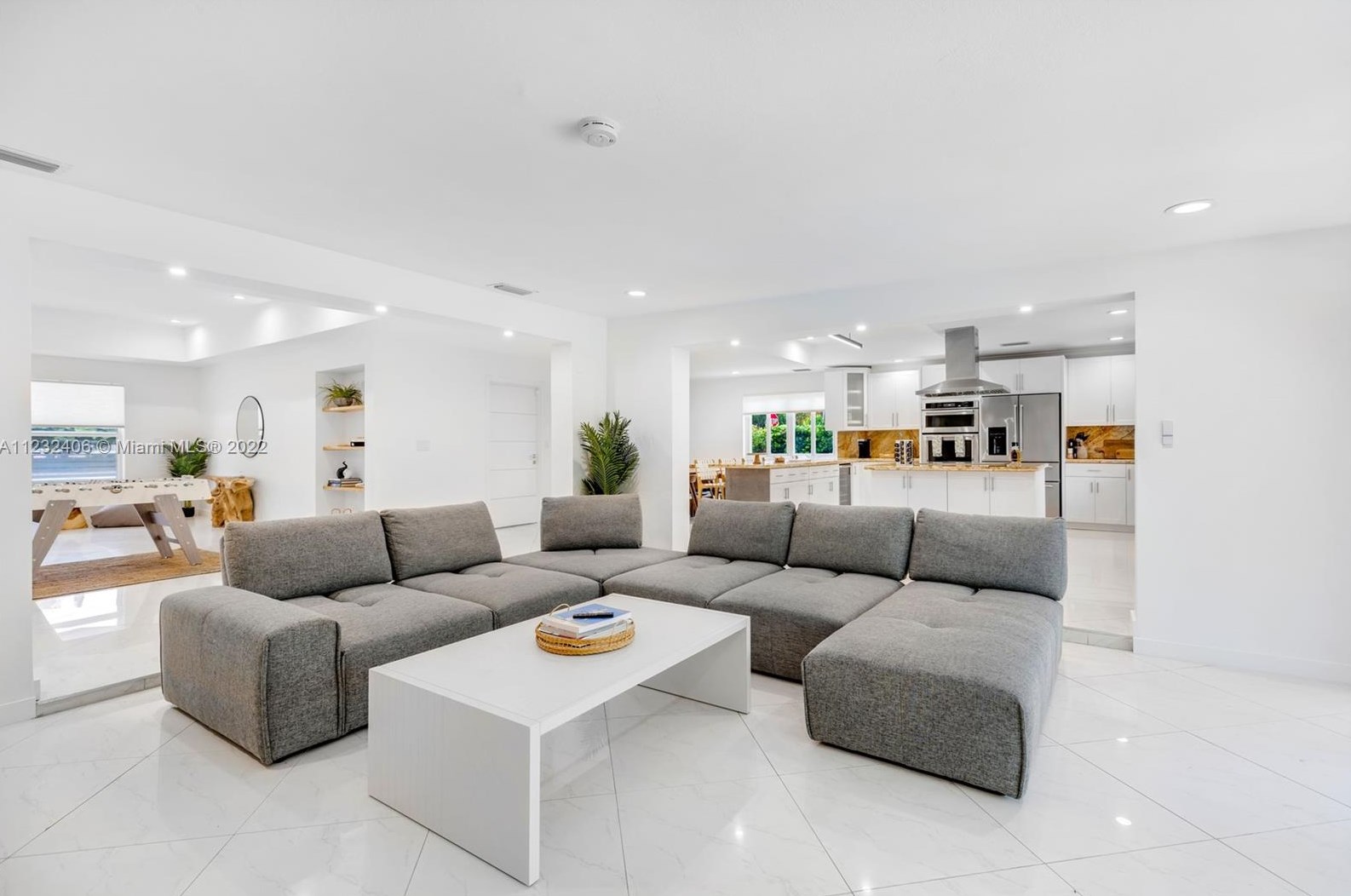 16520 35th Ave, Miami FL  33160-3817 exterior