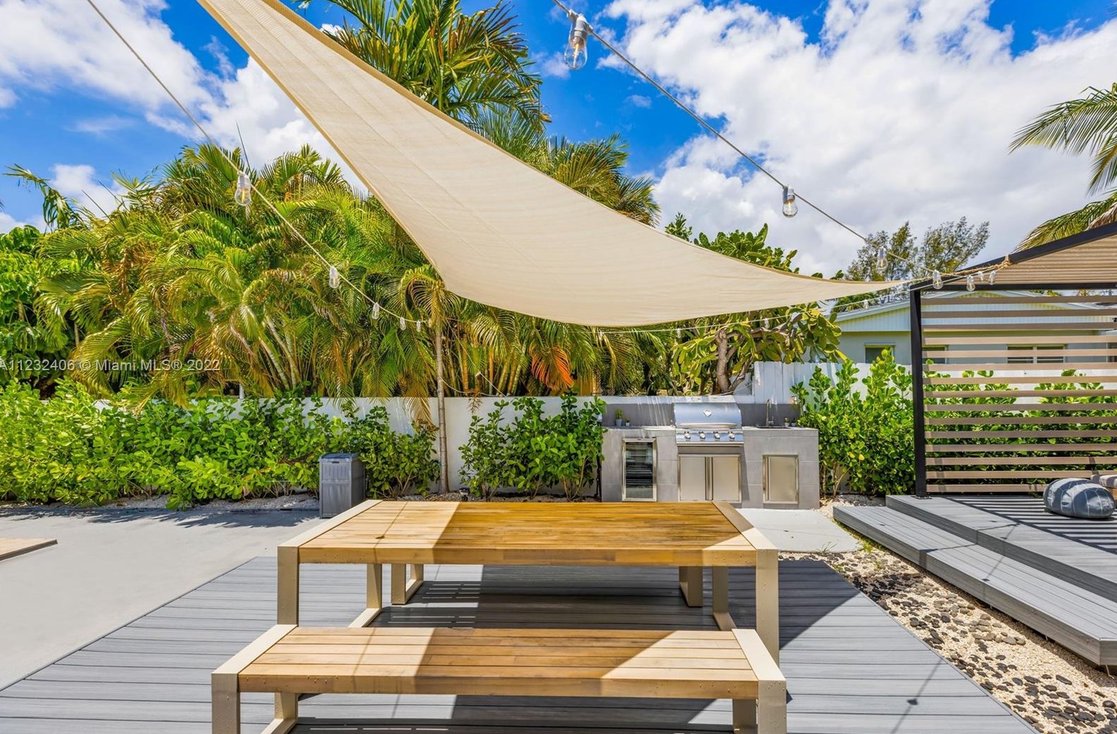 16520 35th Ave, Miami FL  33160-3817 exterior