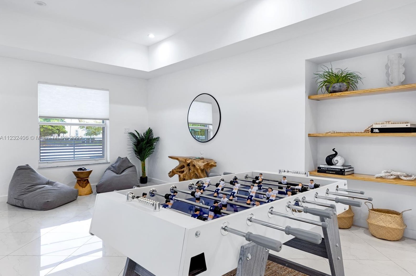 16520 35th Ave, Miami FL  33160-3817 exterior