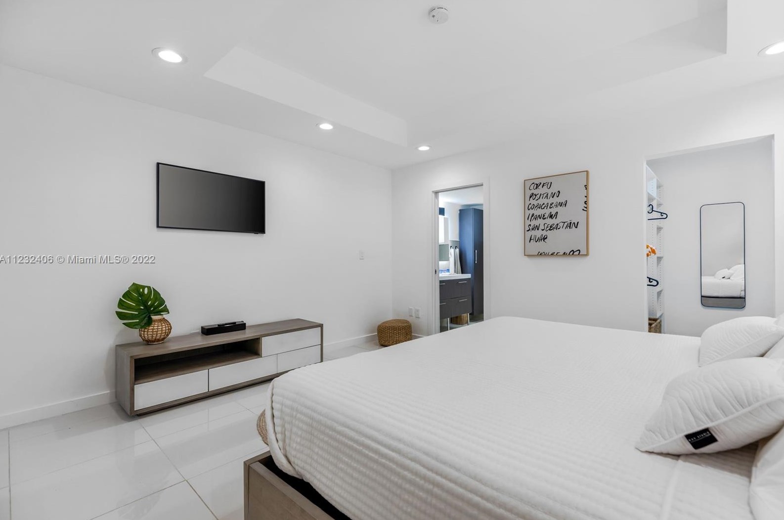 16520 35th Ave, Miami FL  33160-3817 exterior