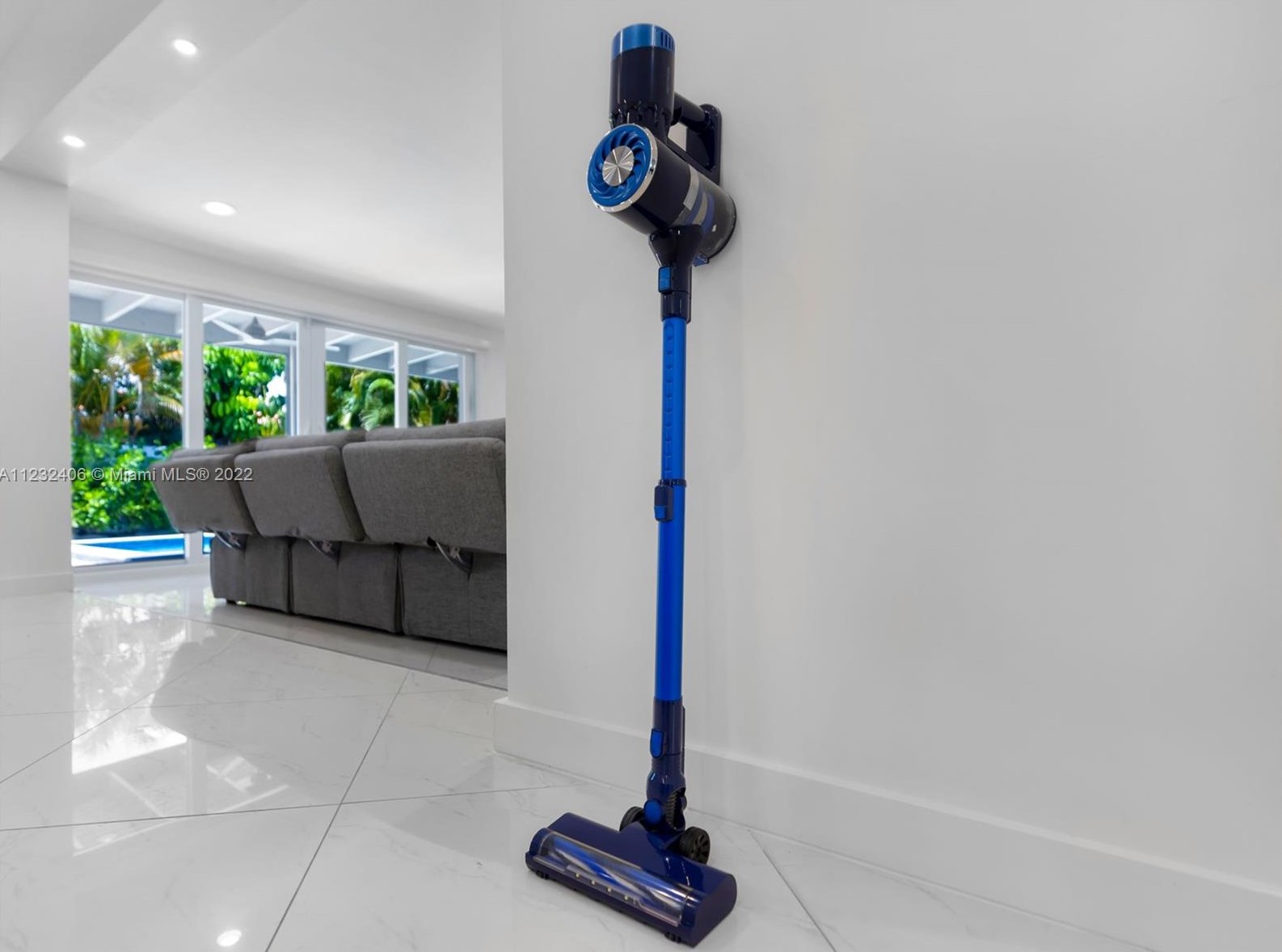 16520 35th Ave, Miami FL  33160-3817 exterior