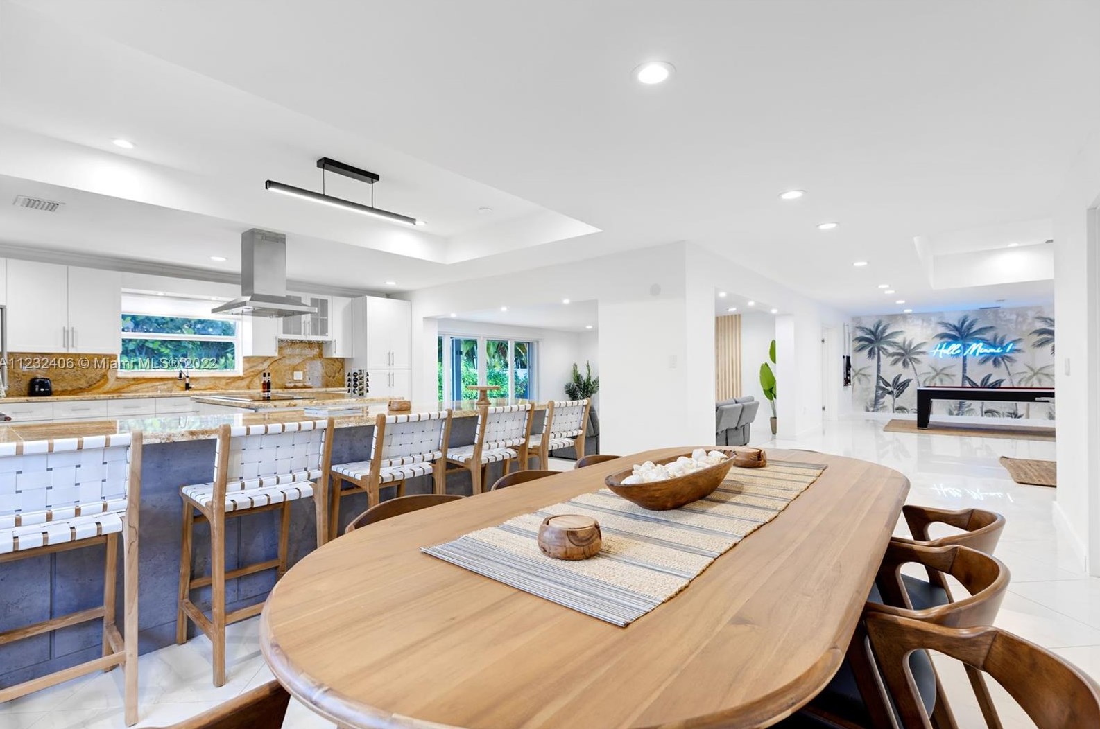 16520 35th Ave, Miami FL  33160-3817 exterior