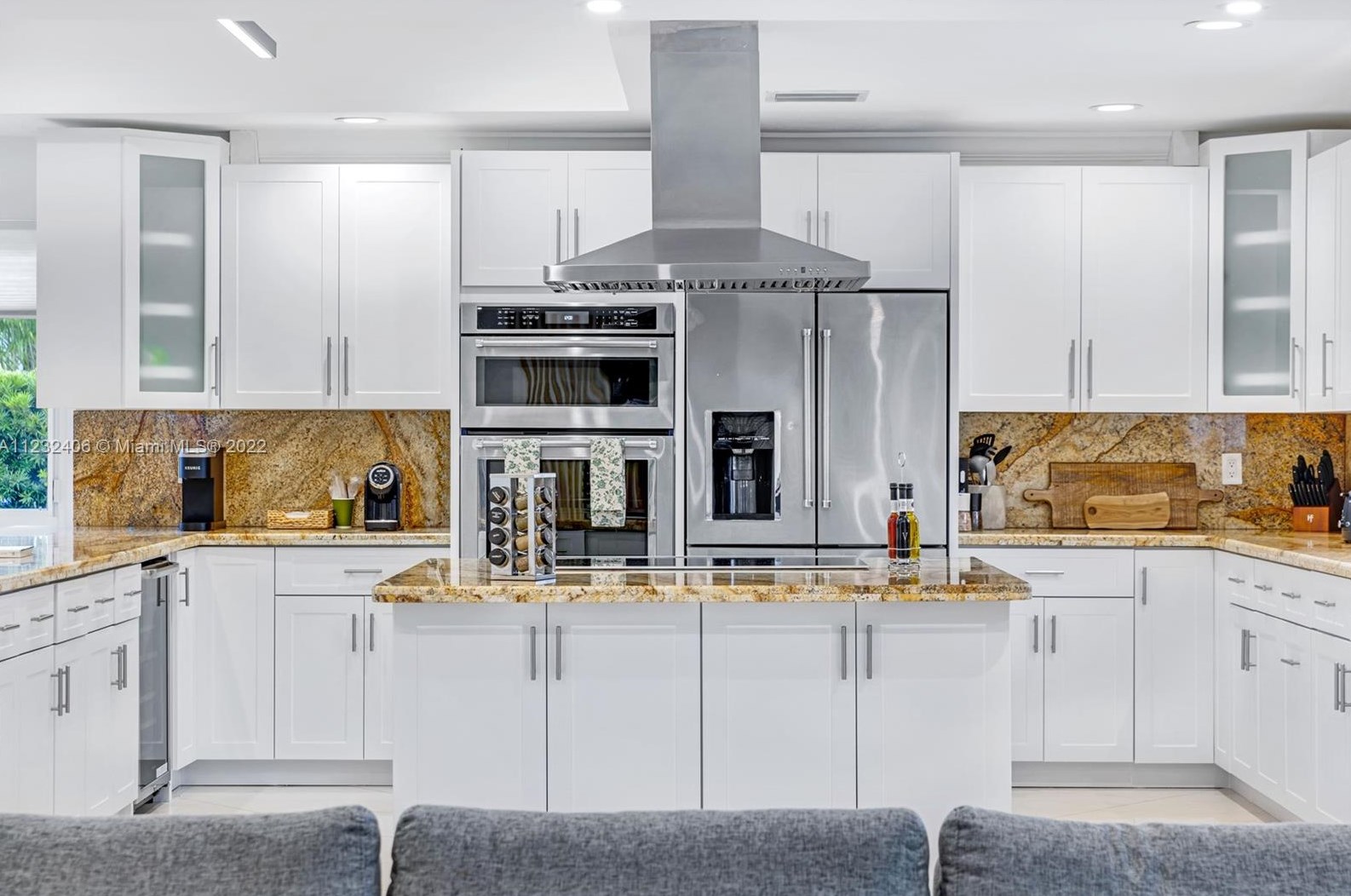 16520 35th Ave, Miami FL  33160-3817 exterior