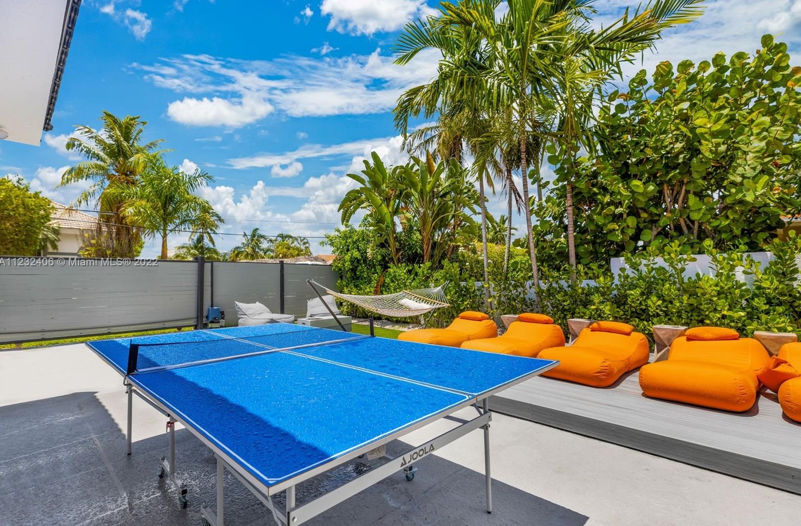 16520 35th Ave, Miami FL  33160-3817 exterior