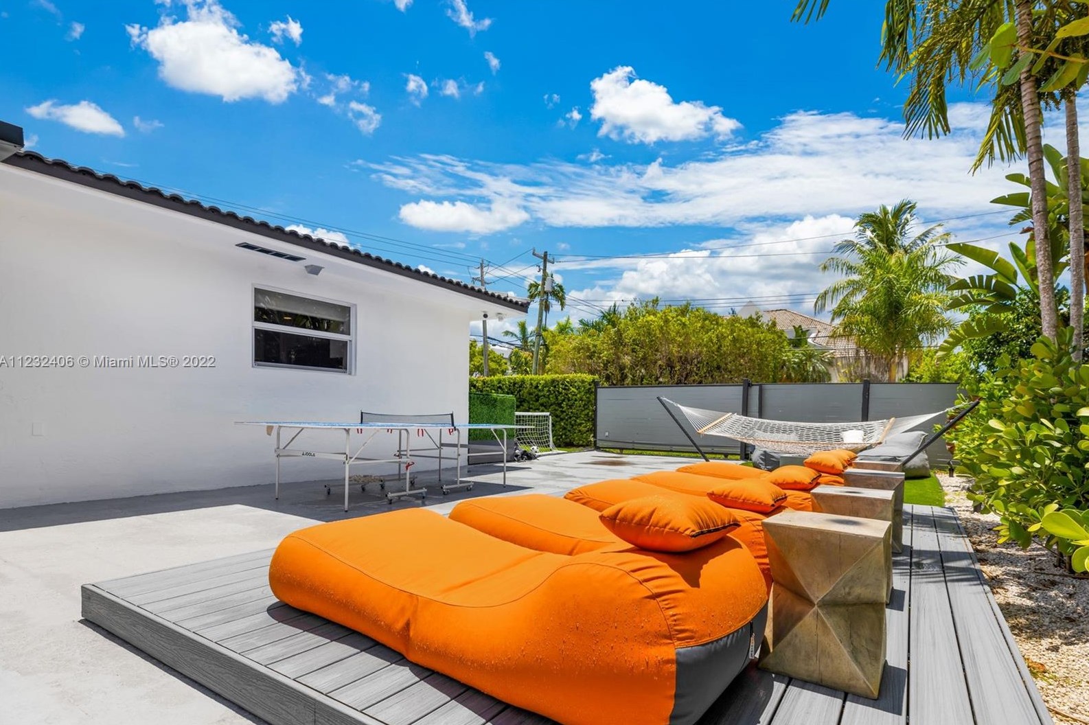 16520 35th Ave, Miami FL  33160-3817 exterior