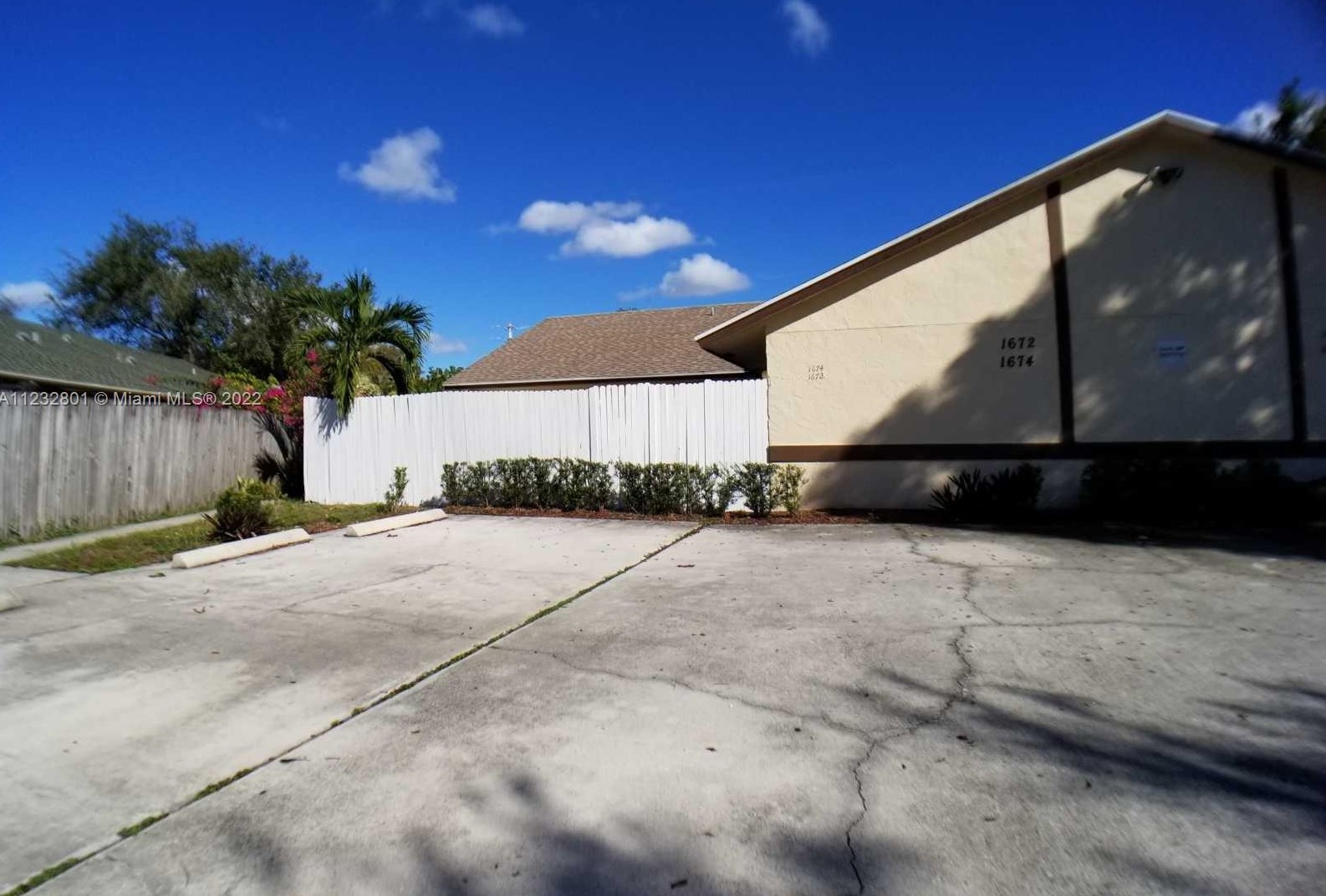 1674 Hawthorne Pl, West Palm Beach, FL 33414-8663