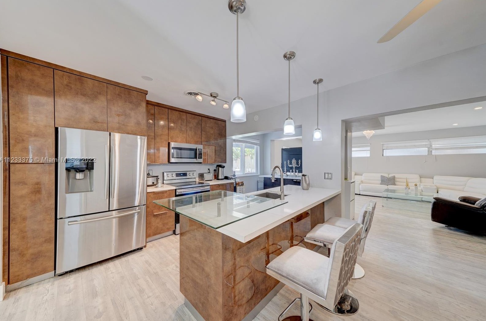 810 182nd St, Miami, FL 33162-1148