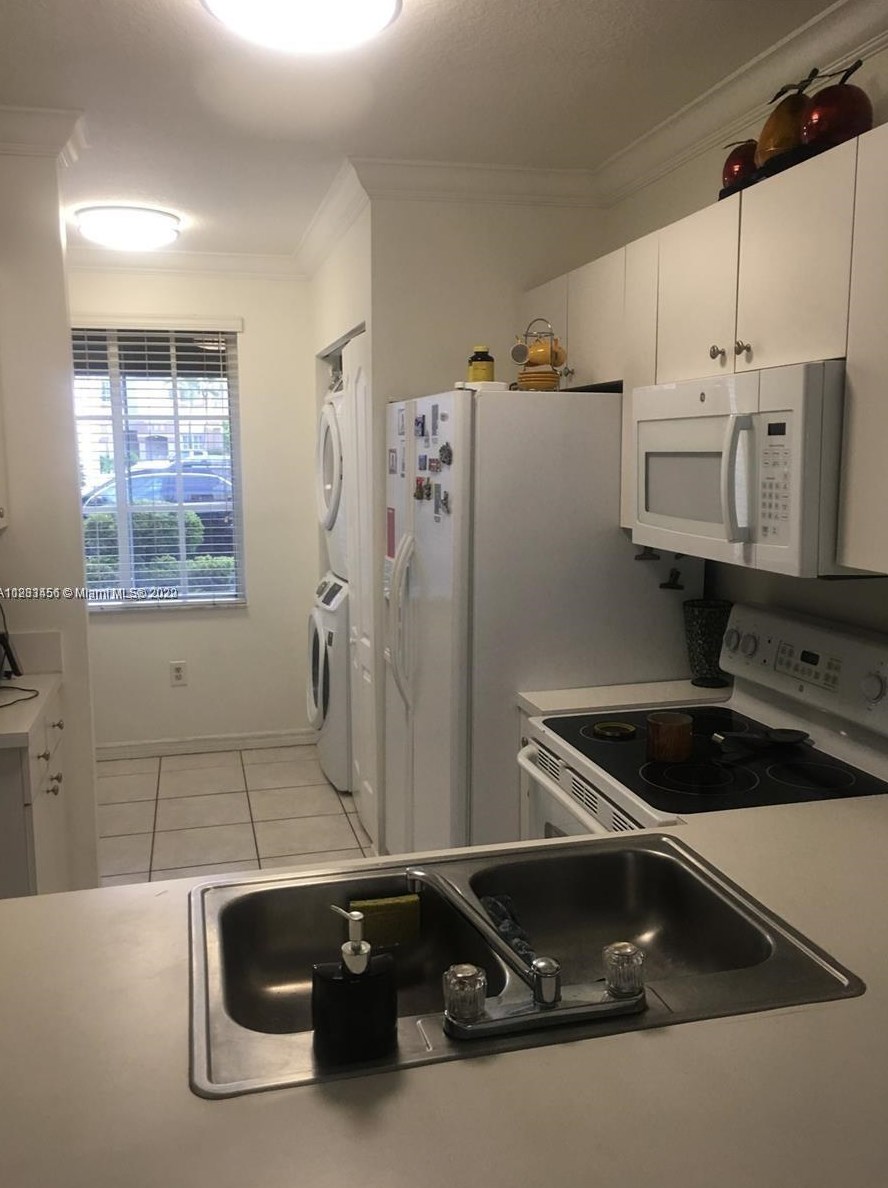 8336 10th St, Miami, FL 33126-2701