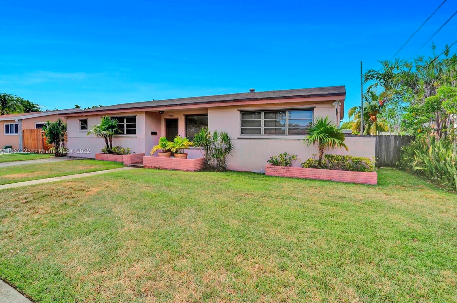 2535 208th Ter, Miami, FL 33180-1315