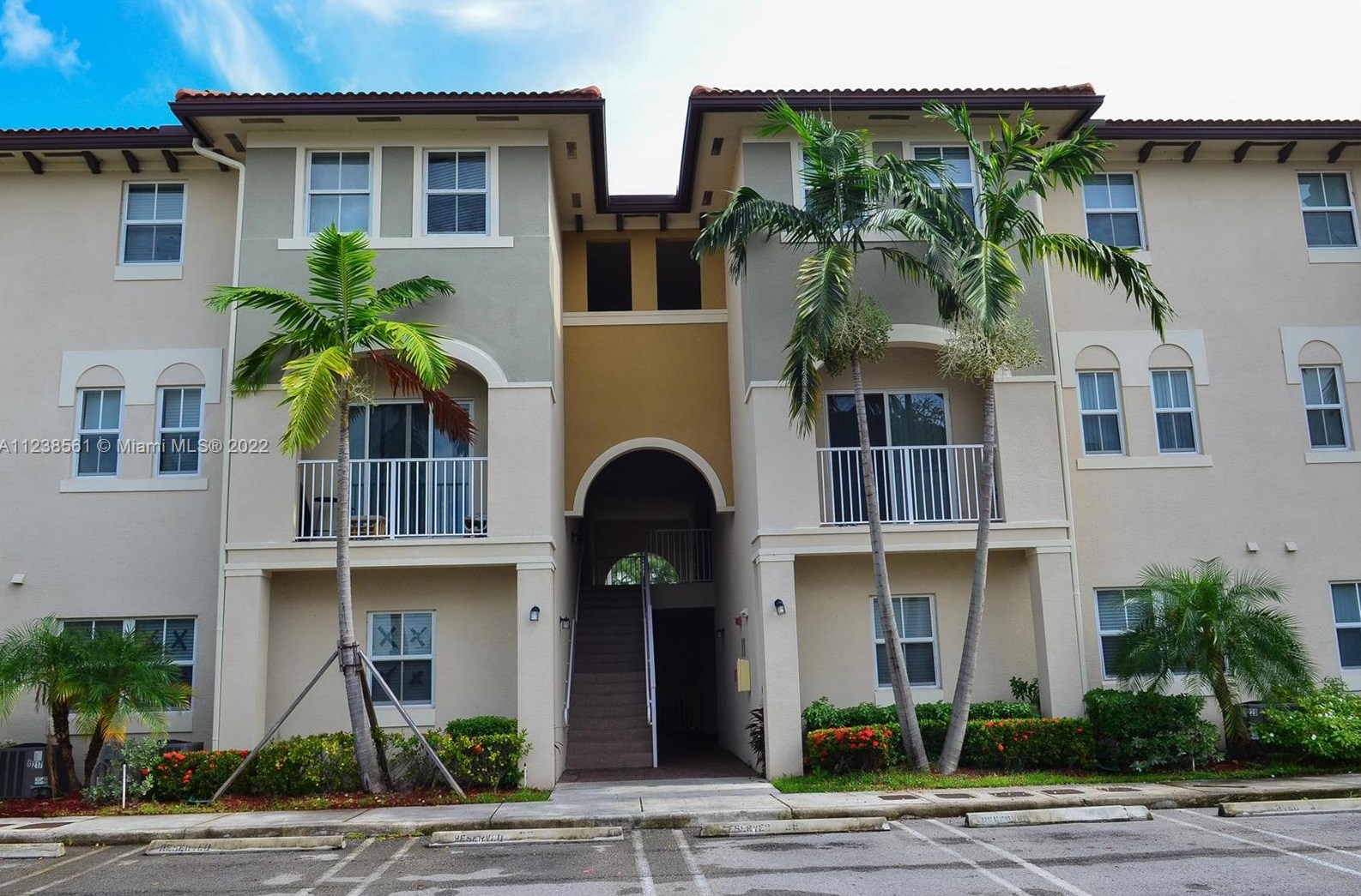 8960 Nw 97th Ave Apt 210, Miami, FL 33178