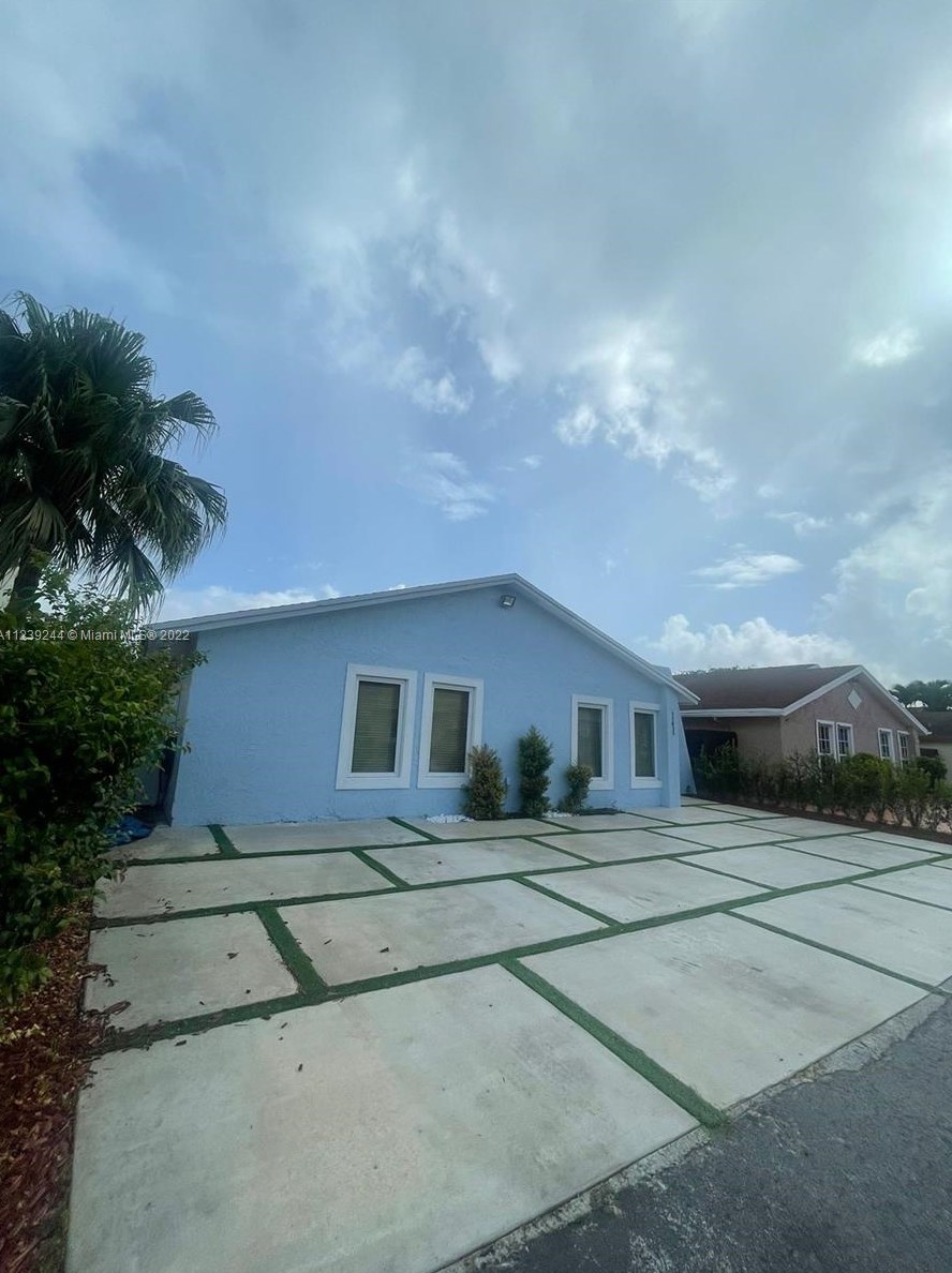 11431 33rd Ln, Miami, FL 33165-3319