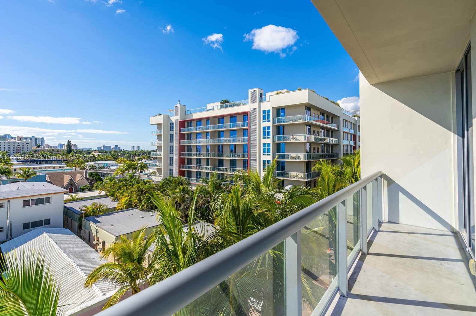 777 Ocean Dr, Hollywood FL  33019-2009 exterior