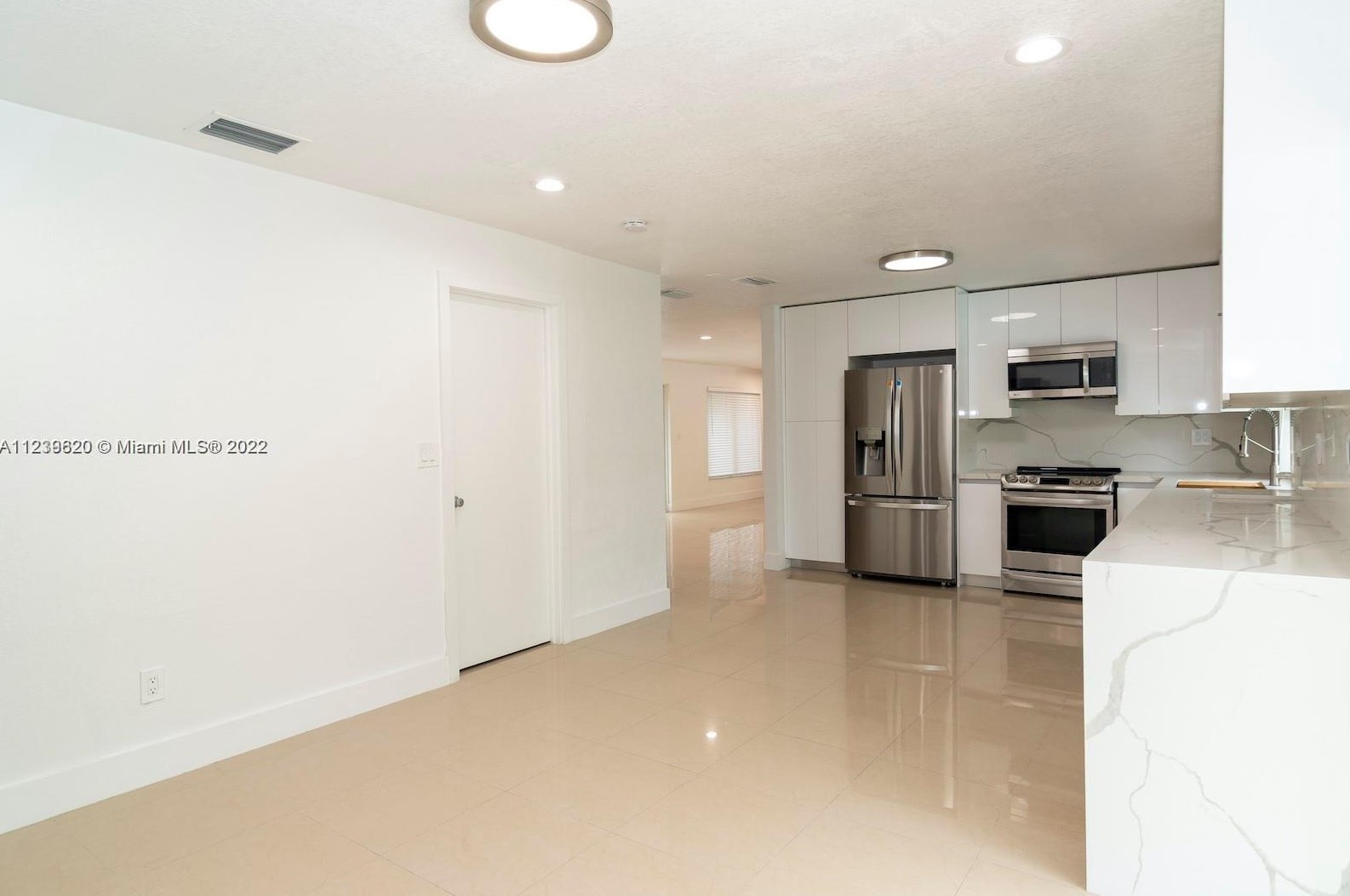 21310 19th Ave, Miami FL  33179-1552 exterior
