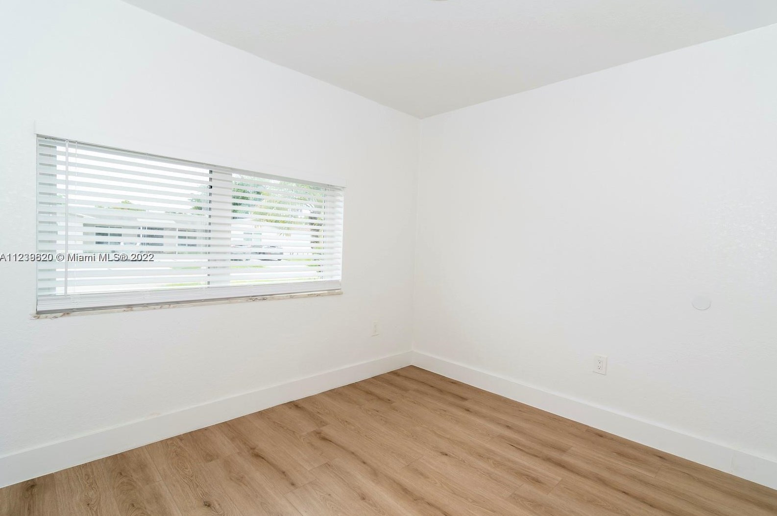 21310 19th Ave, Miami FL  33179-1552 exterior