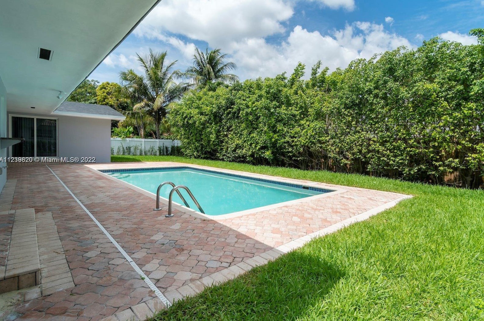 21310 19th Ave, Miami FL  33179-1552 exterior