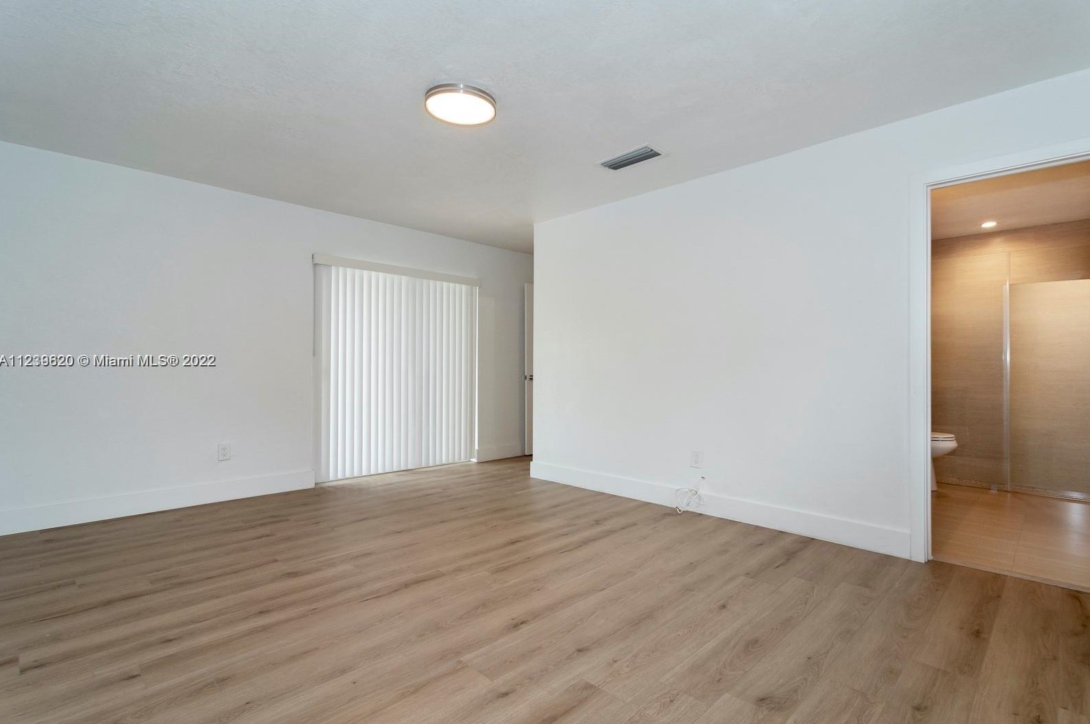 21310 19th Ave, Miami FL  33179-1552 exterior