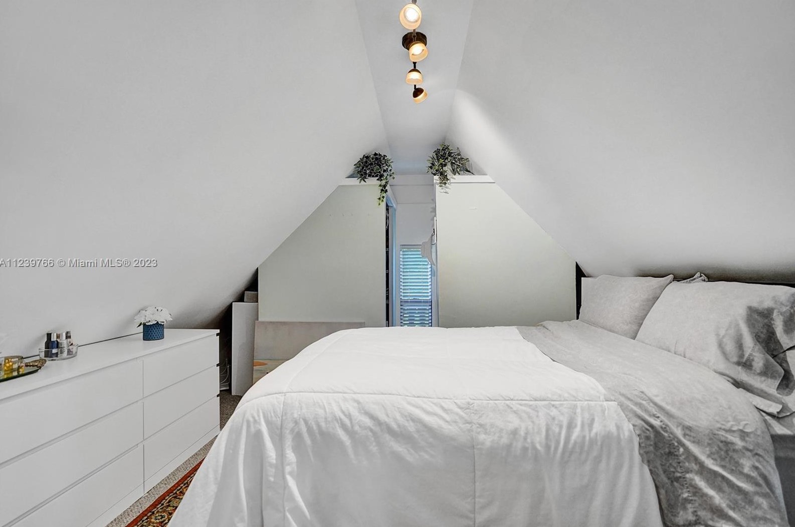 6031 82nd Ave, Miami FL  33143-1552 exterior