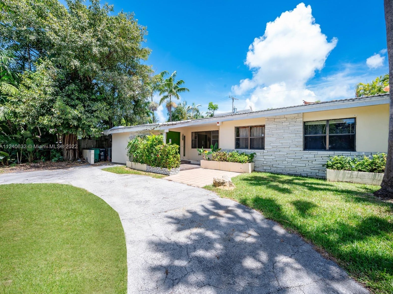 371 Heather Dr, Miami, FL 33149-1860