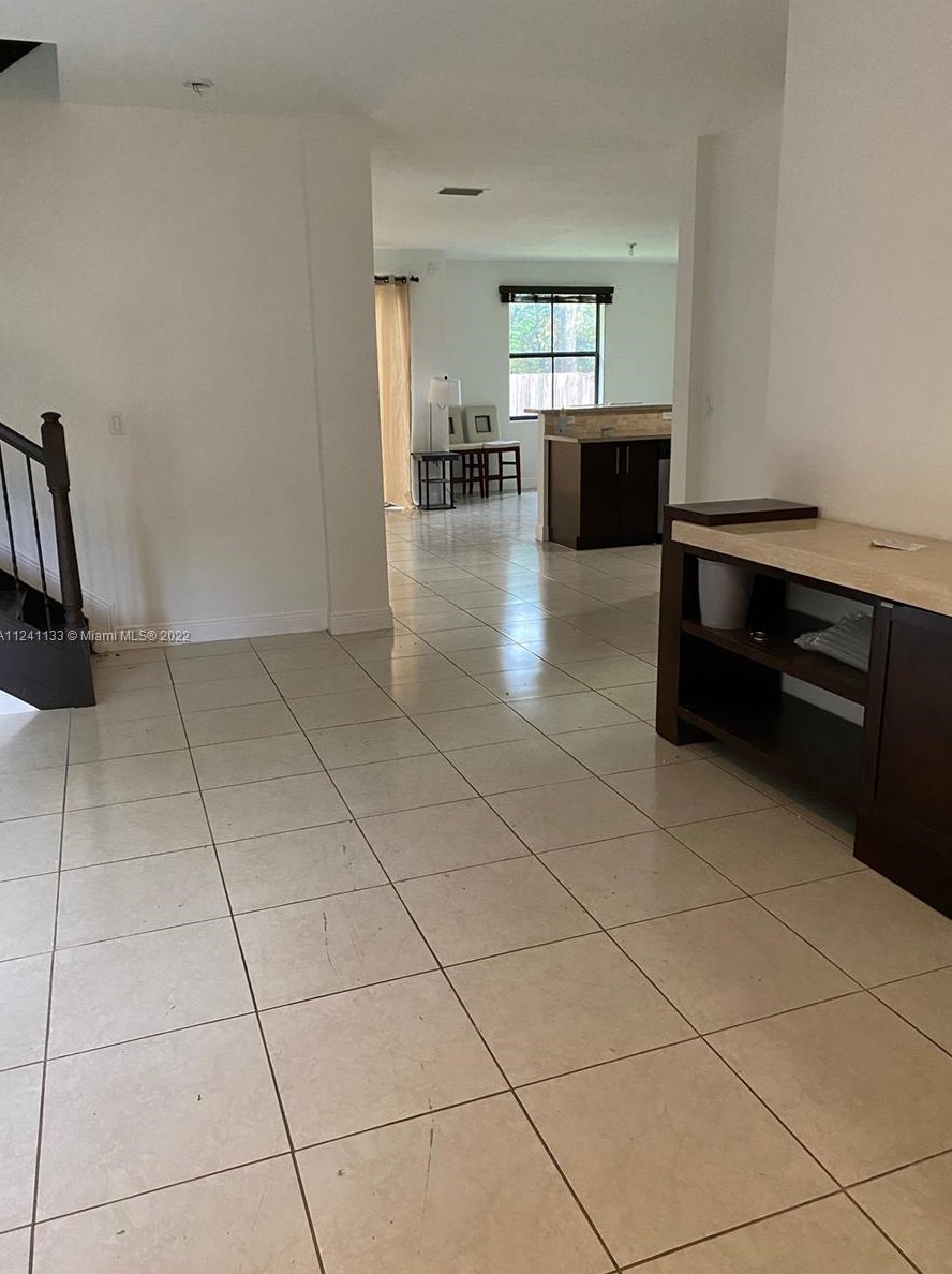 9935 Nw 10th Ter, Miami, FL 33172