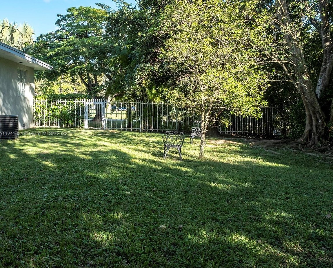 7010 68th Ct, Miami FL  33143-3124 exterior