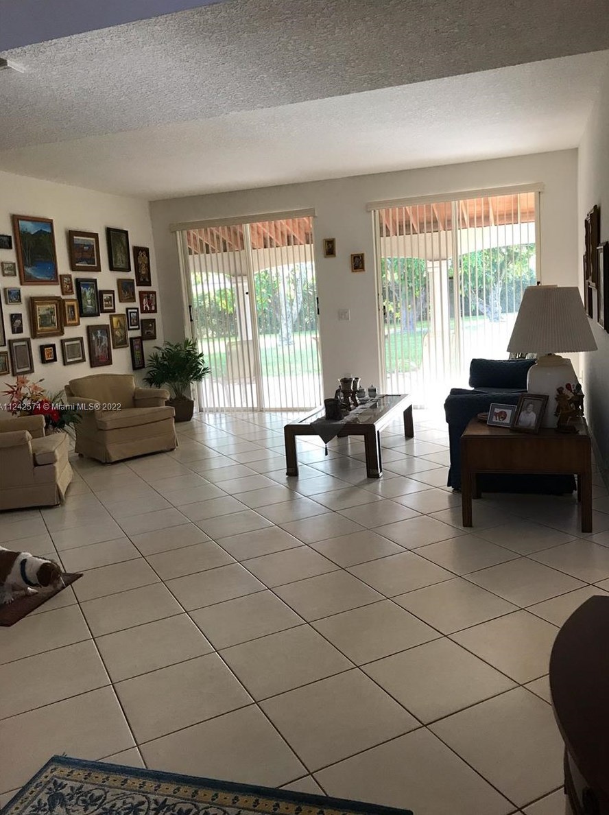 8226 171st Ter, Miami FL  33157-4729 exterior