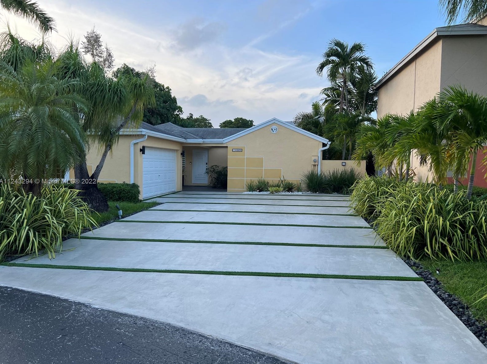 14449 93rd Ter, Miami, FL 33186-1055