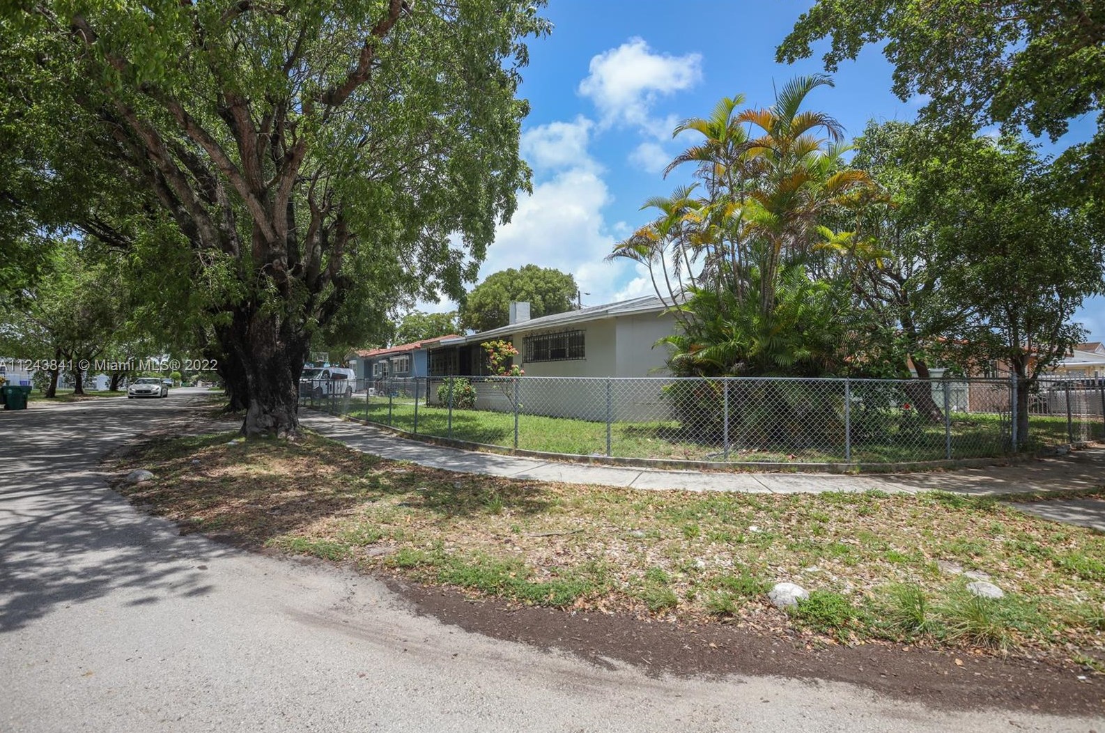 41 40th Ave, Miami, FL 33126-5736