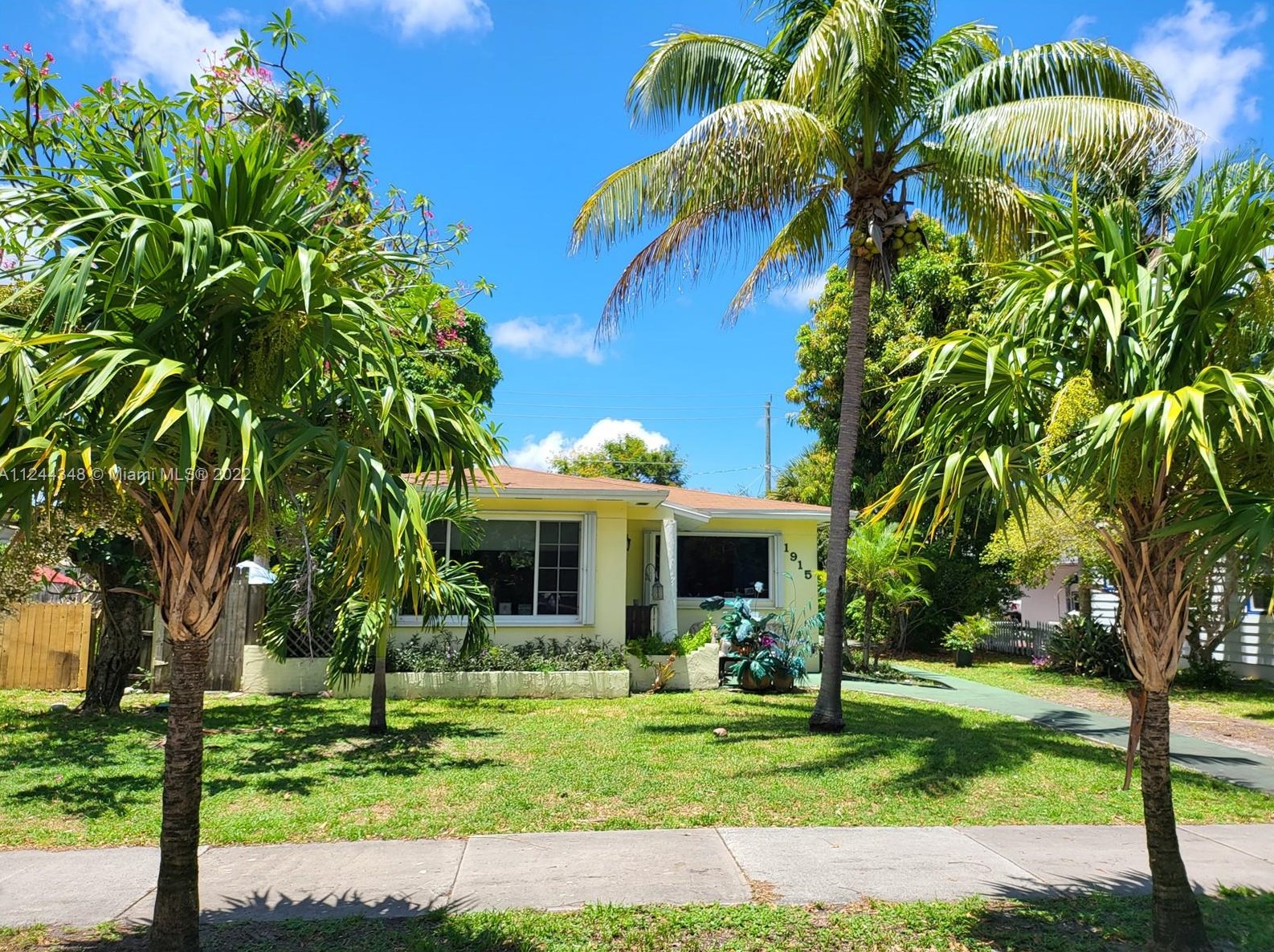 1915 Pierce St, Hollywood, FL 33020-4024