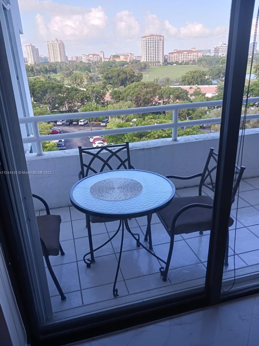 20225 Ne 34th Ct Apt 818, Miami, FL 33180