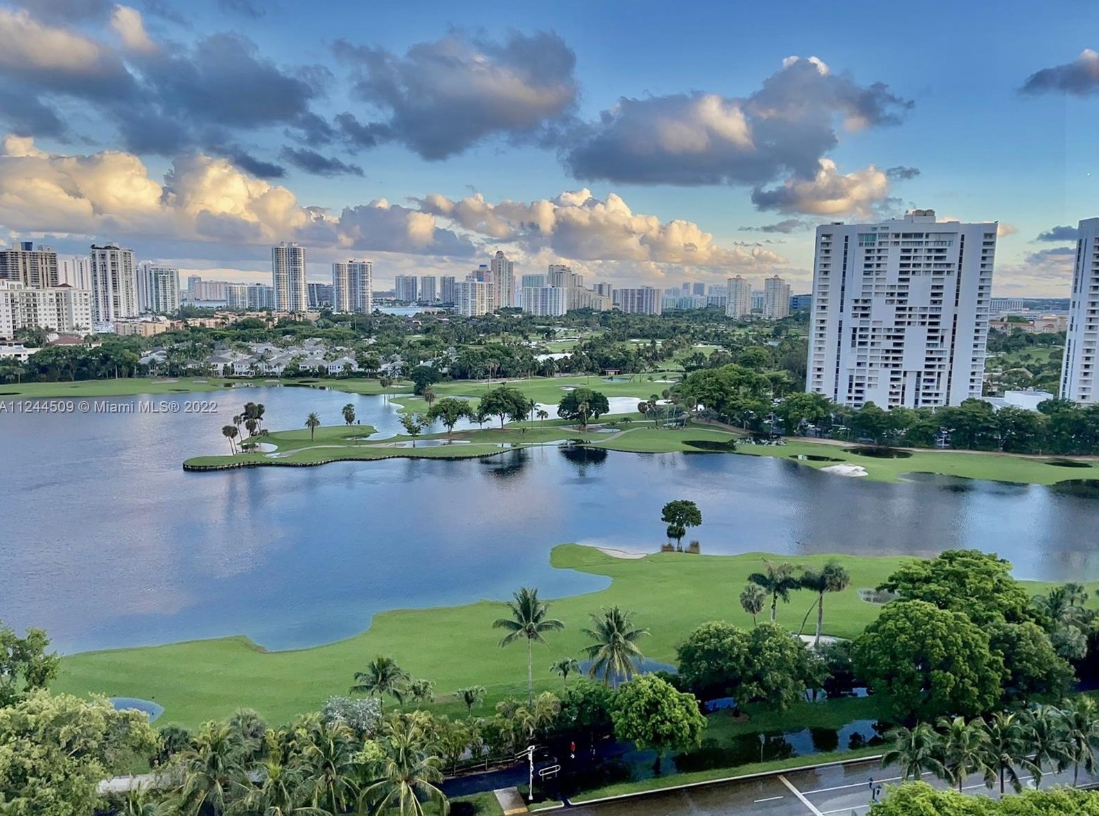 3625 N Country Club Dr #1505, Miami, FL 33180