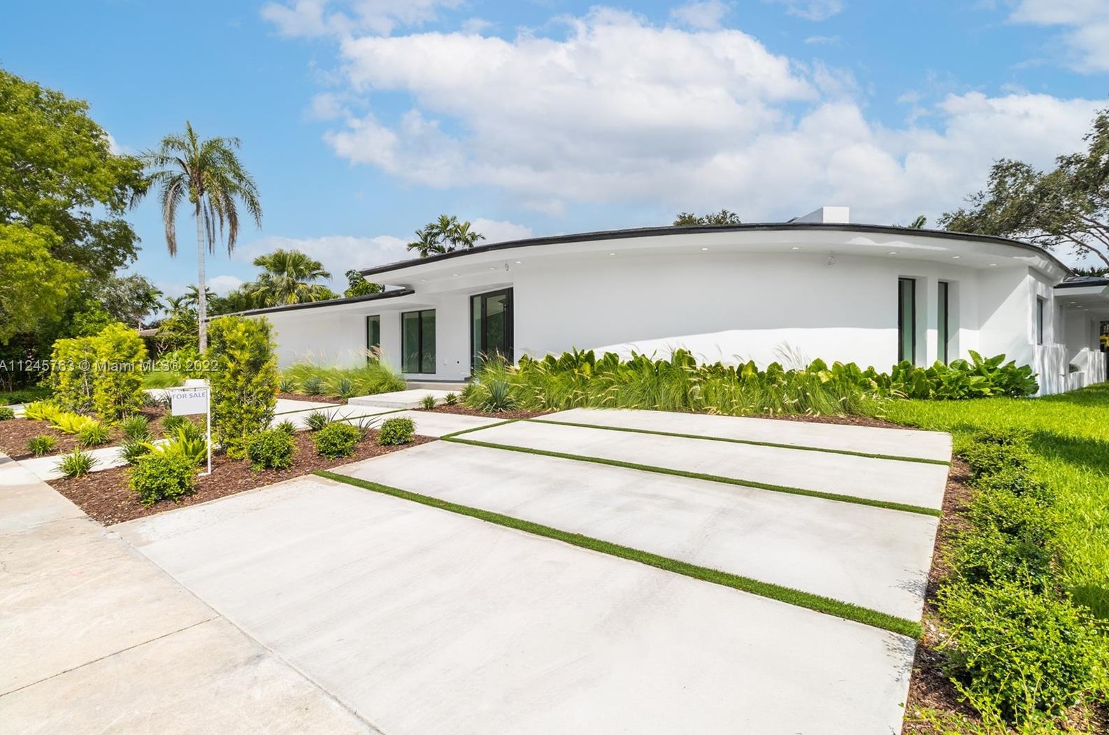 1099 96th St, Miami, FL 33138-2551