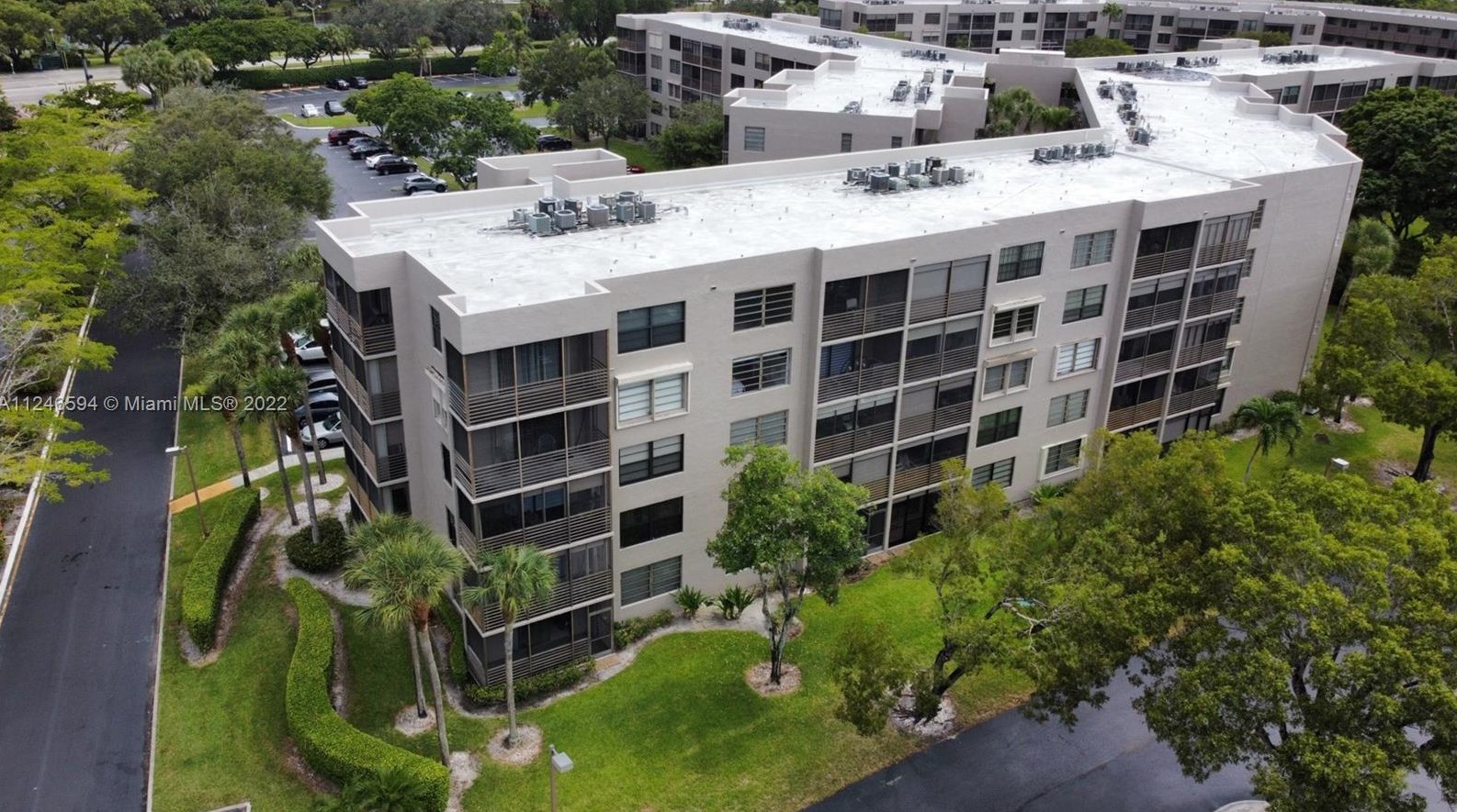 1000 Colony Point Cir, Hollywood FL 33026-2937 exterior