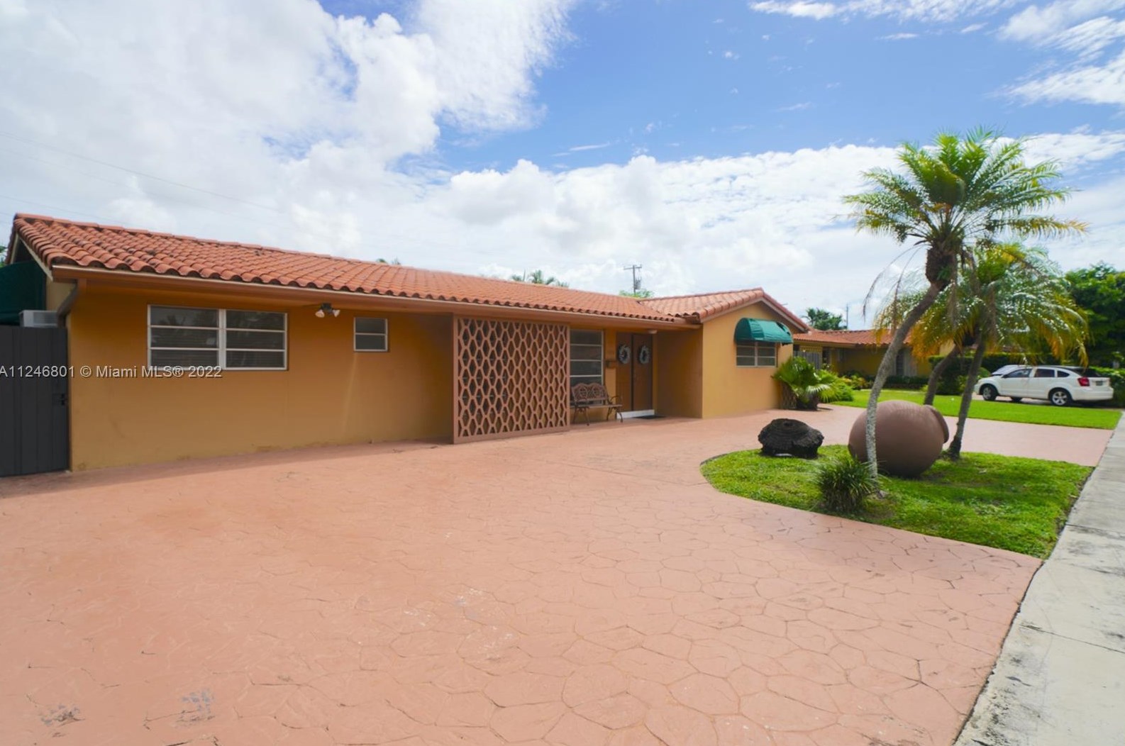 7811 32nd St, Miami, FL 33155-2613