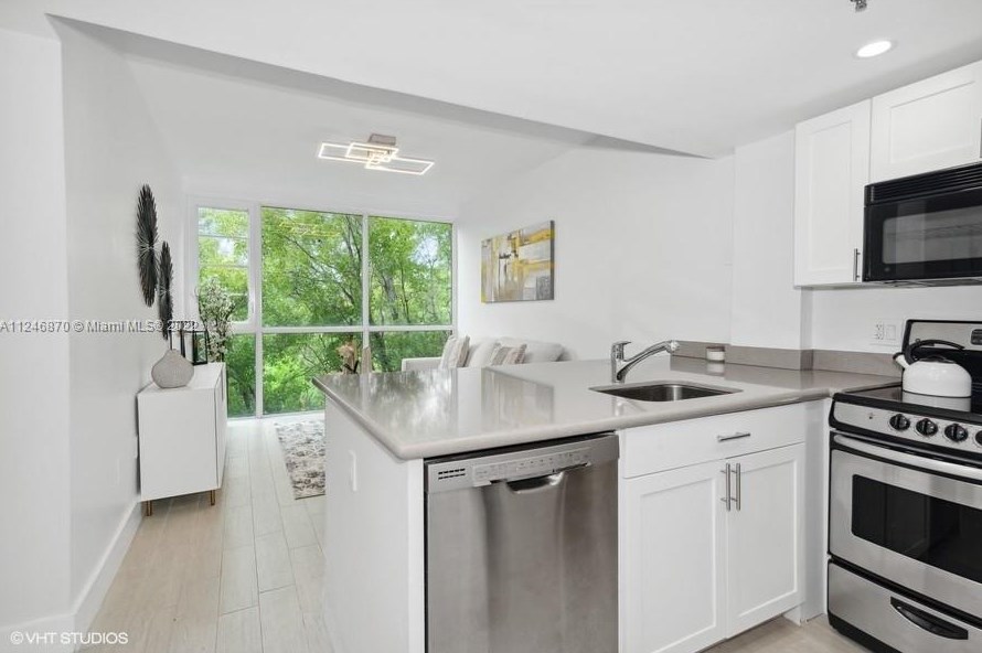2756 Day Ave #401, Miami, FL 33133