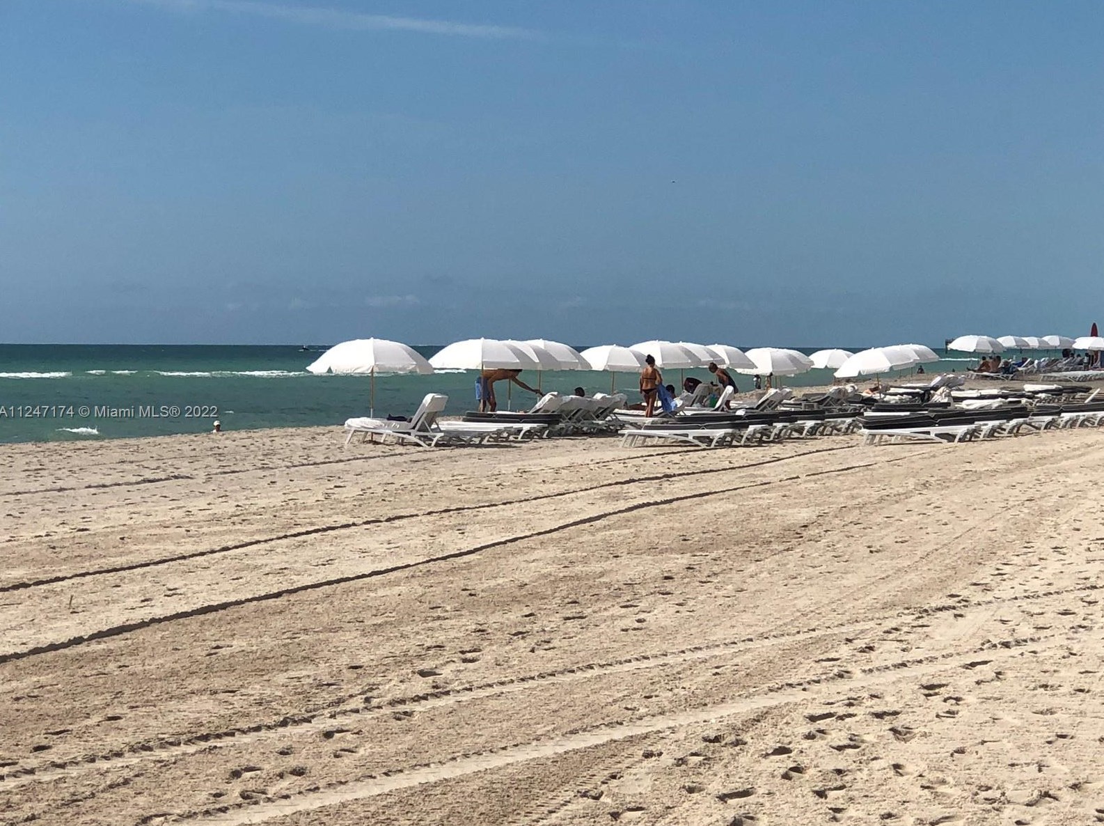 17011 Bay Rd, Miami FL 33160-3685 exterior