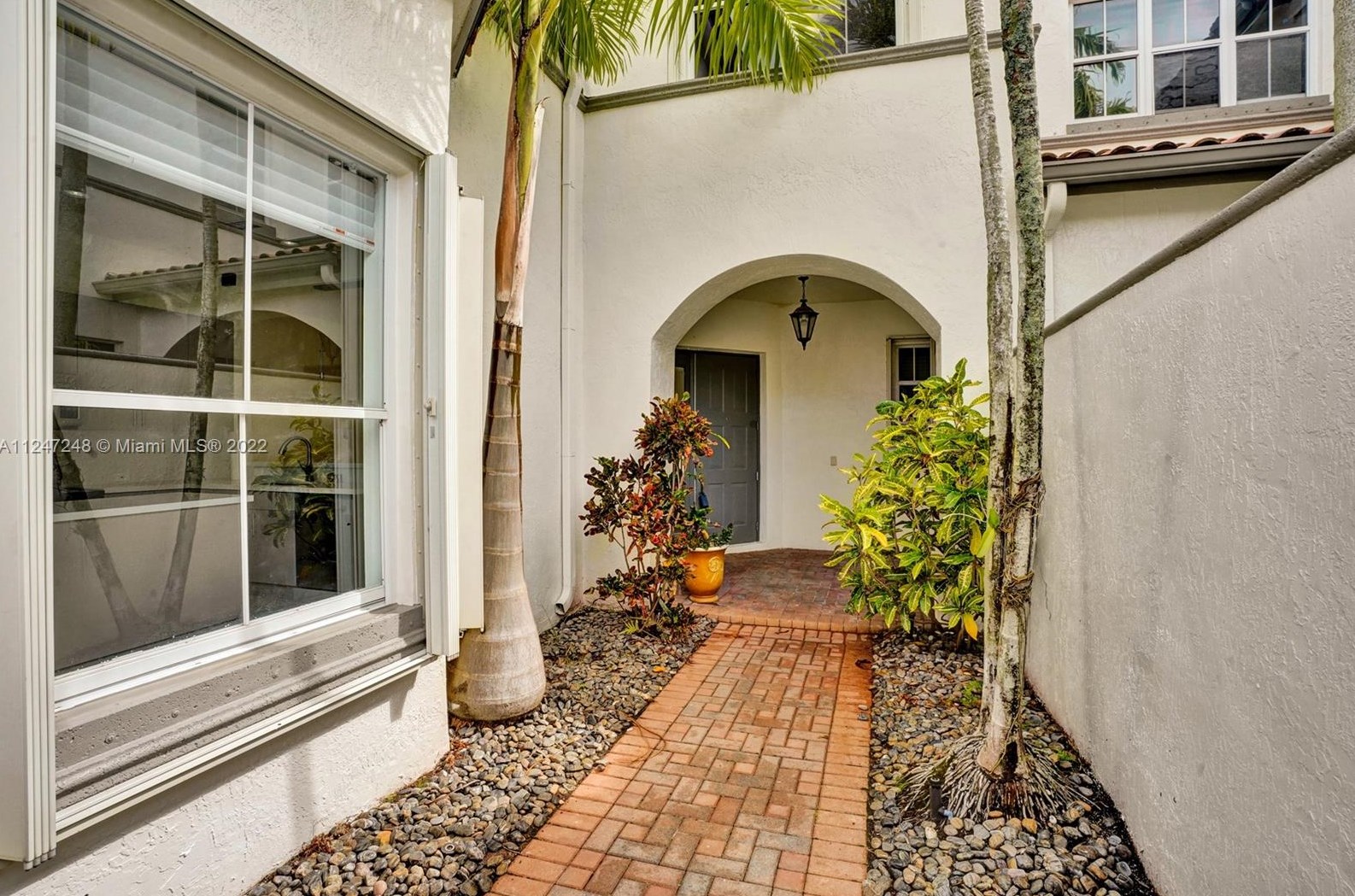 887 Spinnaker Dr W #887, Hollywood, FL 33019