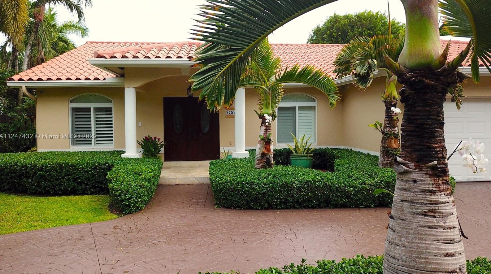 9752 92nd Ter, Miami, FL 33176-1802