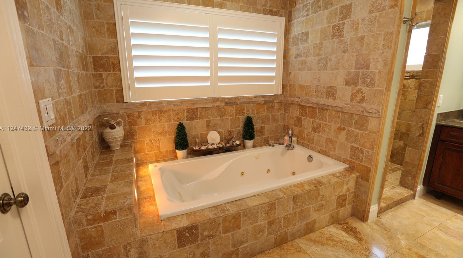 9752 92nd Ter, Miami FL  33176-1802 exterior