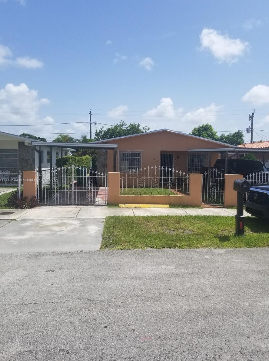 10430 25th St, Miami, FL 33165-2535