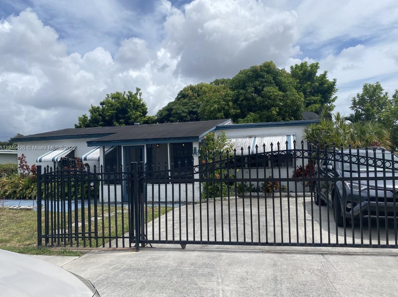 2960 164th Ter, Miami, FL 33054-6434