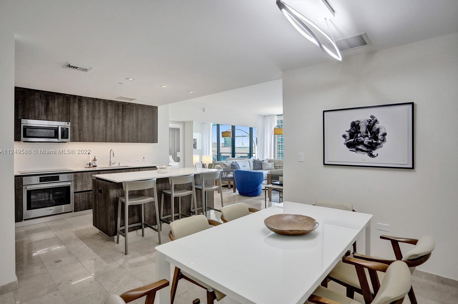 68 Se 6th St #907, Miami, FL 33131