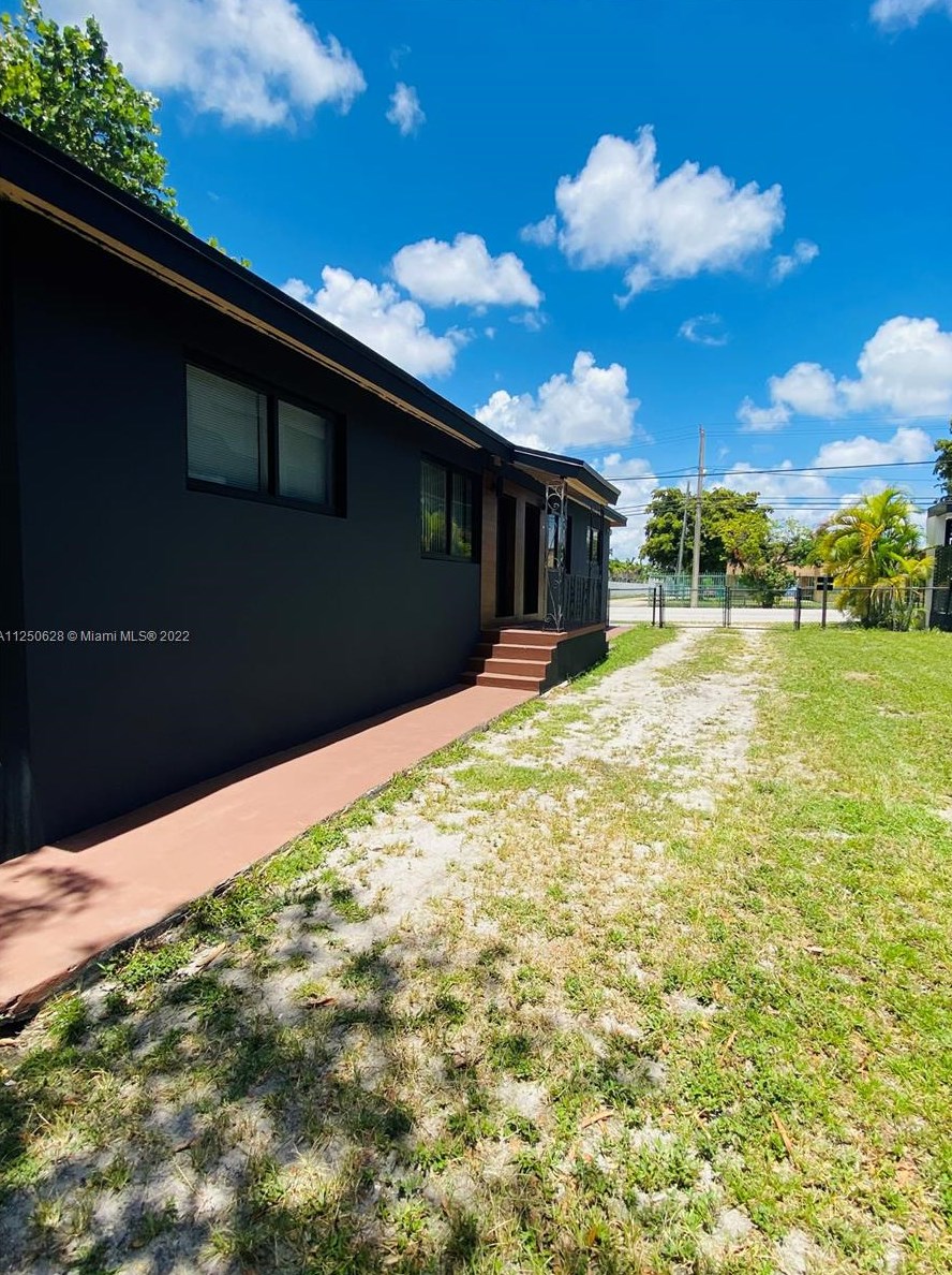 102 71st St, Miami, FL 33138-5402
